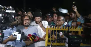 জবি শিক্ষার্থীদের সঙ্গে আলোচনা করতে গিয়ে হামলার শিকার তথ্য উপদেষ্টা